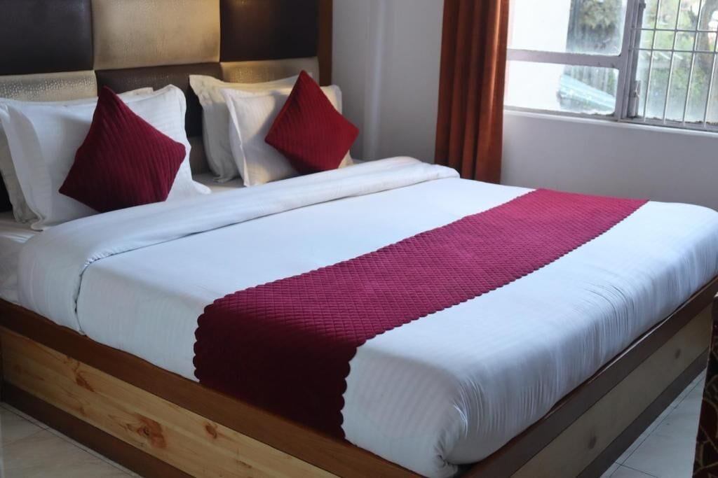 Deluxe room with hill-facing window — Hotel Tourist Home by Palak Hospitality, Mussoorie