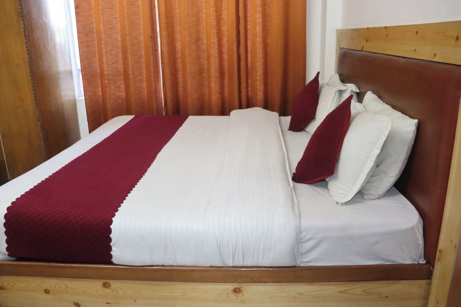 Deluxe room, double bed — Hotel Tourist Home by Palak Hospitality, Mussoorie