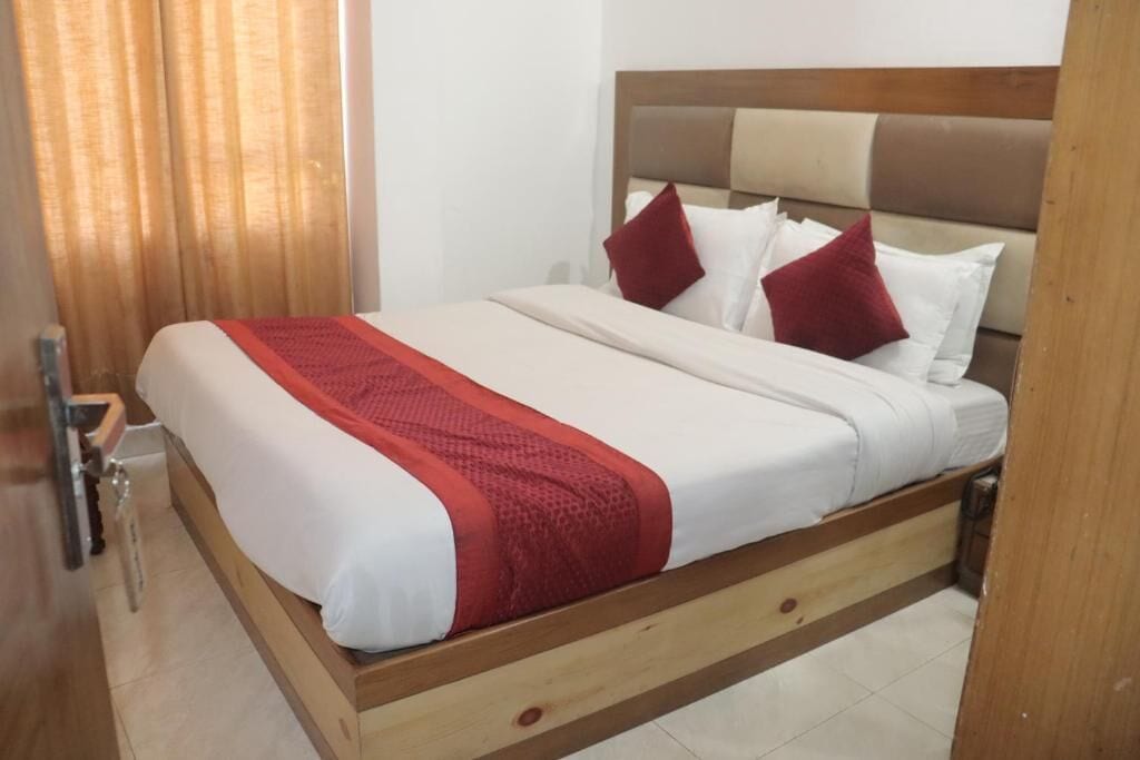 Deluxe room — Hotel Tourist Home by Palak Hospitality, Mussoorie