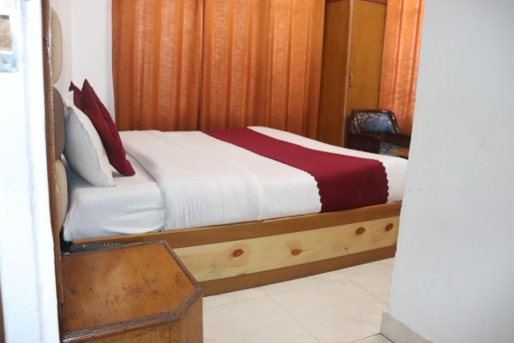 Deluxe room seating — Hotel Tourist Home by Palak Hospitality, Mussoorie