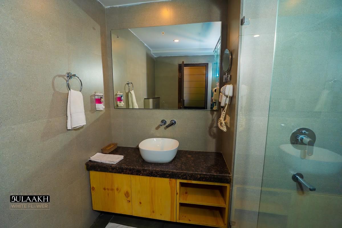Room at Bulaakh White Flower, Mussoorie