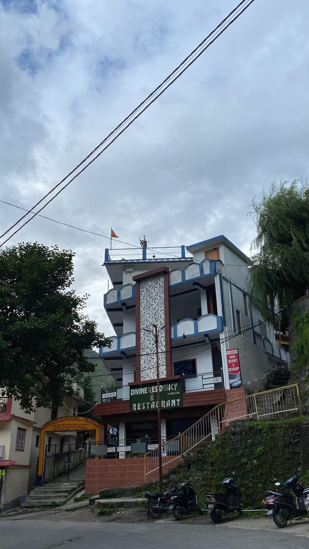 Hotel Divine Residency mountain view