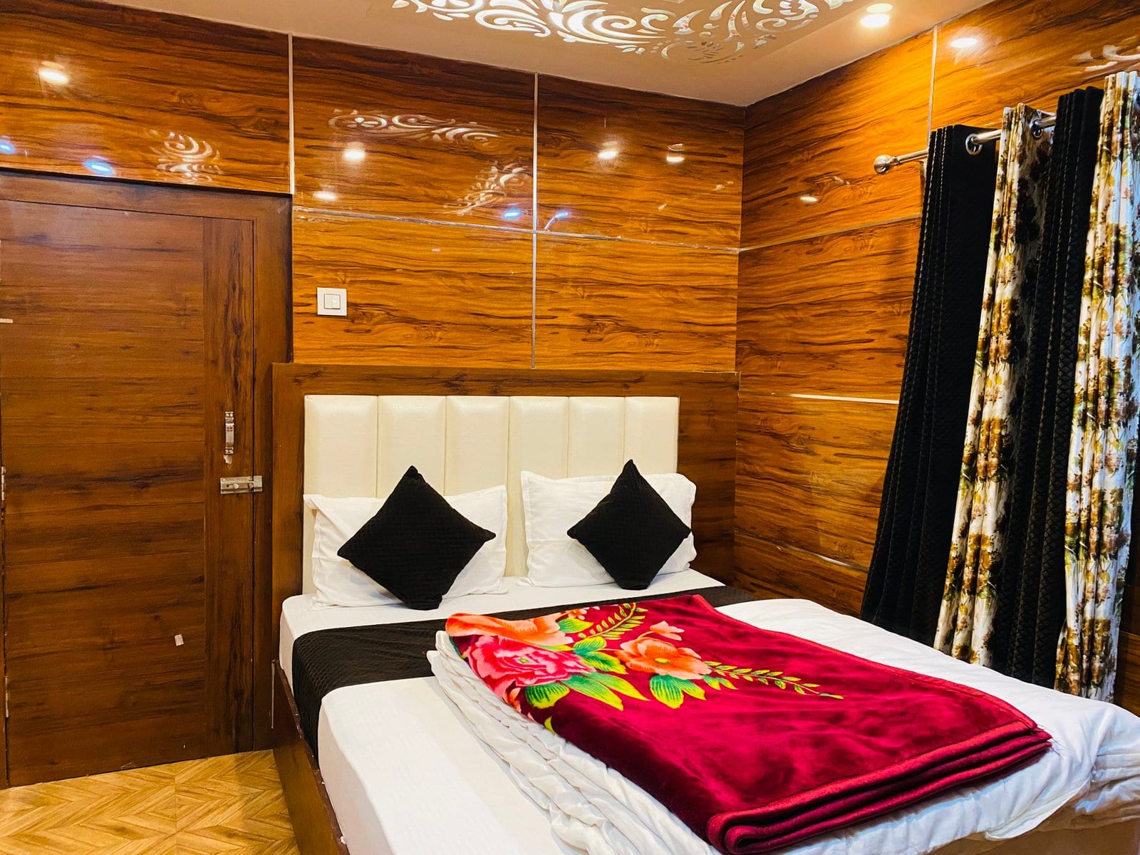 Hotel Divine Residency room
